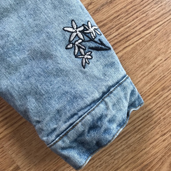 Olivaceous Sherpa Embroidered Jean Jacket - Picture 4 of 6